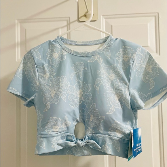 Elegant Light Blue Floral Women's Short Sleeve Top Coolibar Brand 50 UV Protect - Picture 2 of 3